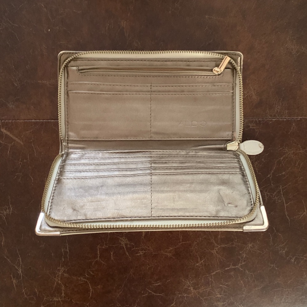 Off-White Wallet - Picture 3 of 3